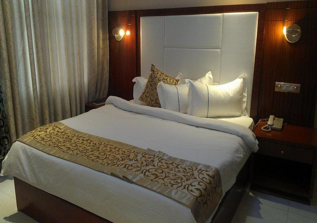 Sun Beach Hotel Котону Экстерьер фото