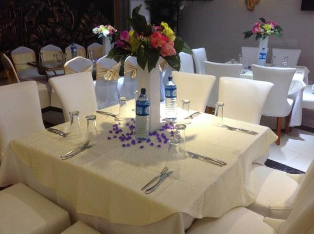 Sun Beach Hotel Котону Экстерьер фото