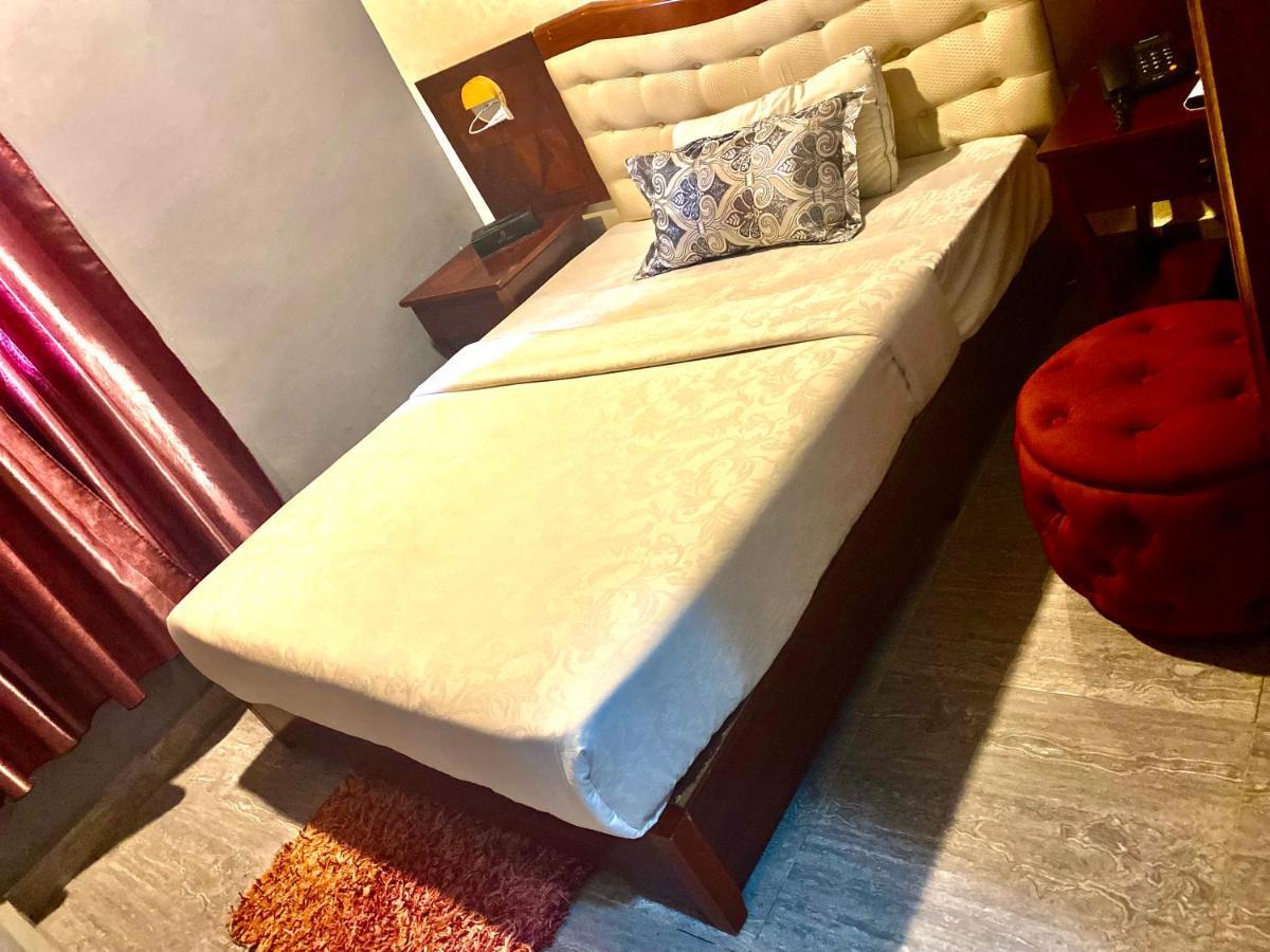 Sun Beach Hotel Котону Экстерьер фото