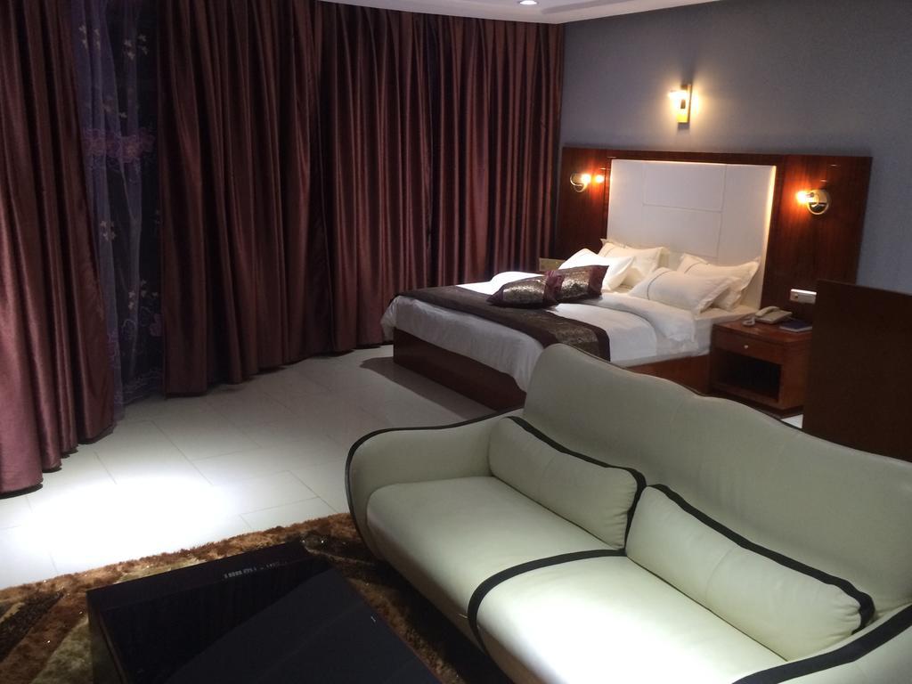 Sun Beach Hotel Котону Экстерьер фото