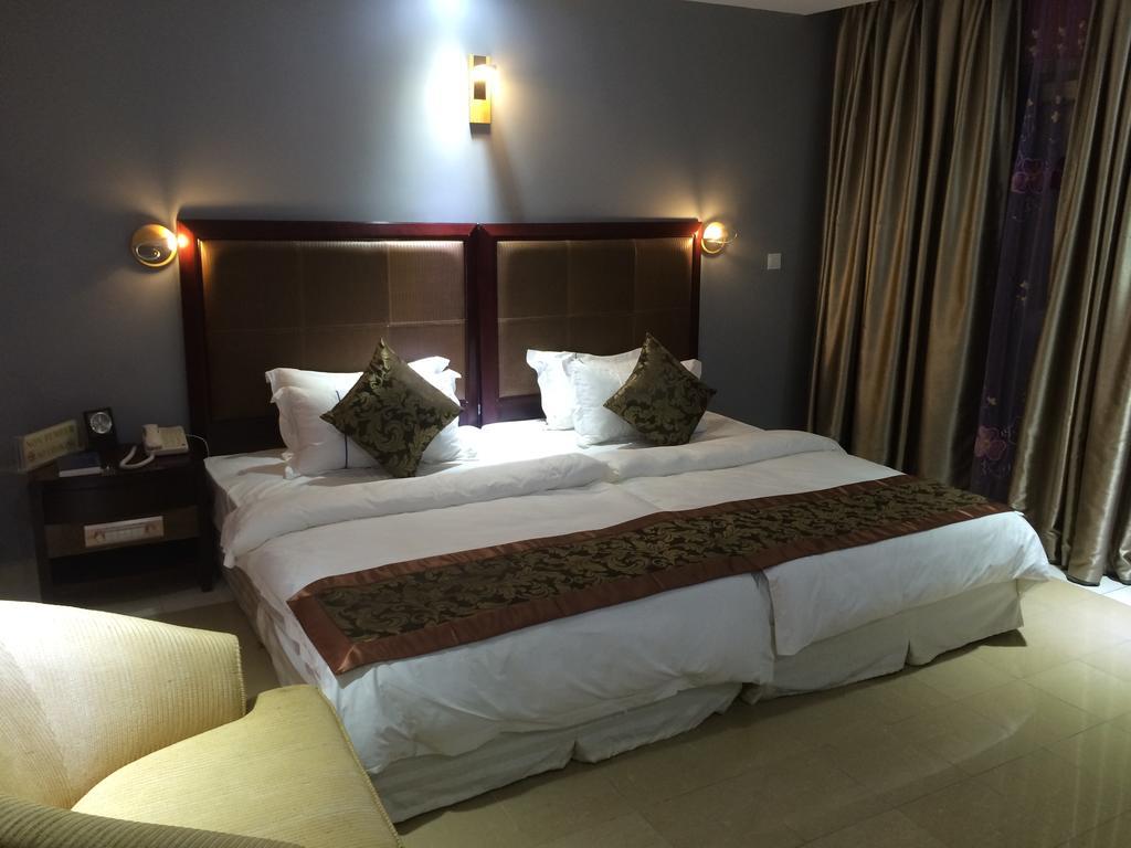 Sun Beach Hotel Котону Экстерьер фото