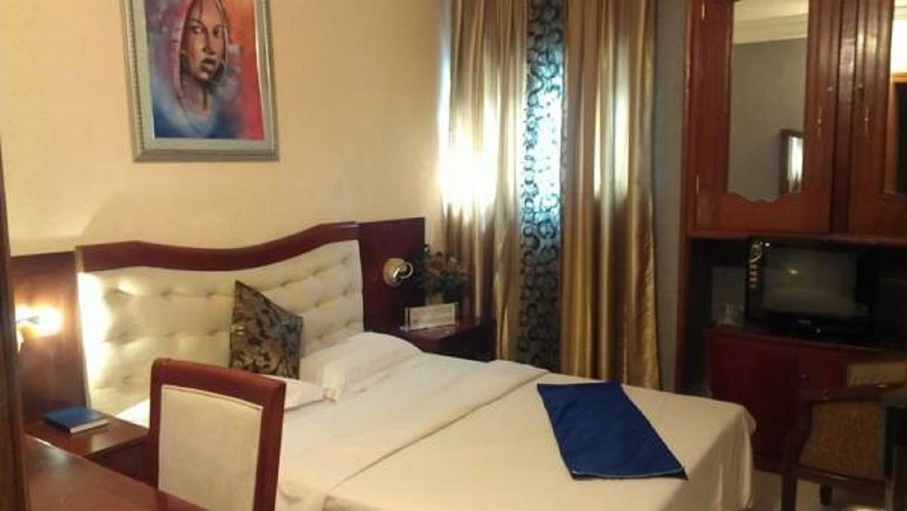 Sun Beach Hotel Котону Экстерьер фото