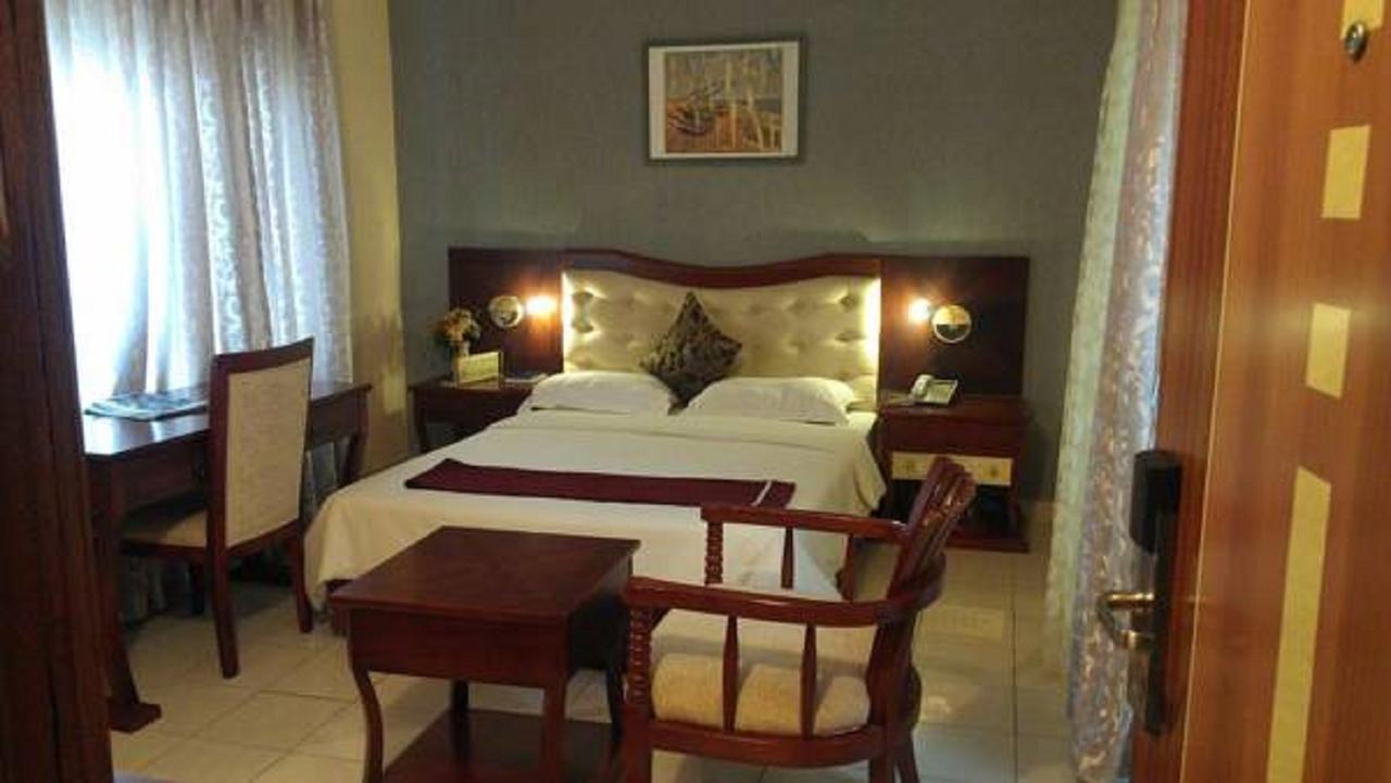 Sun Beach Hotel Котону Экстерьер фото