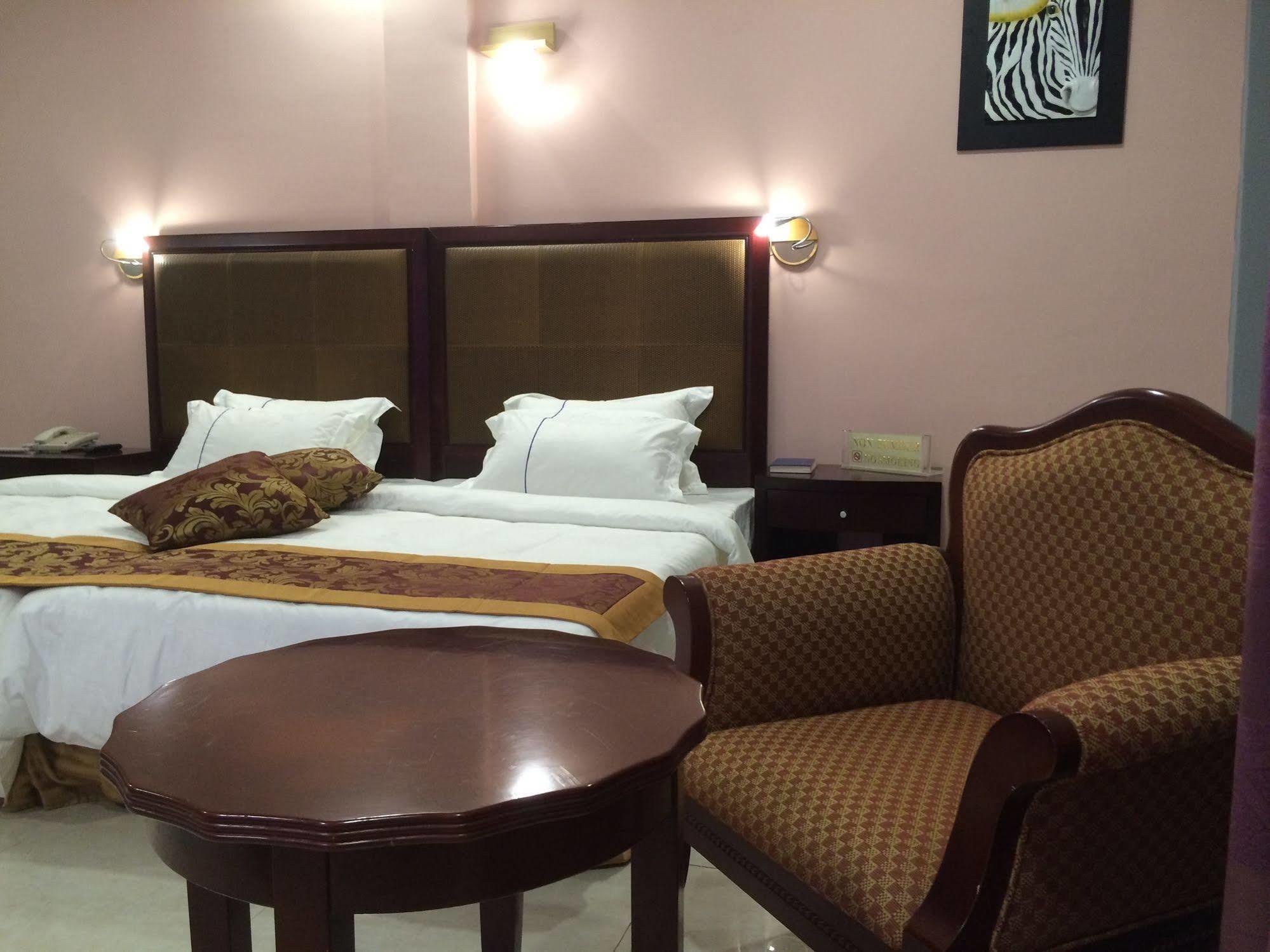 Sun Beach Hotel Котону Экстерьер фото