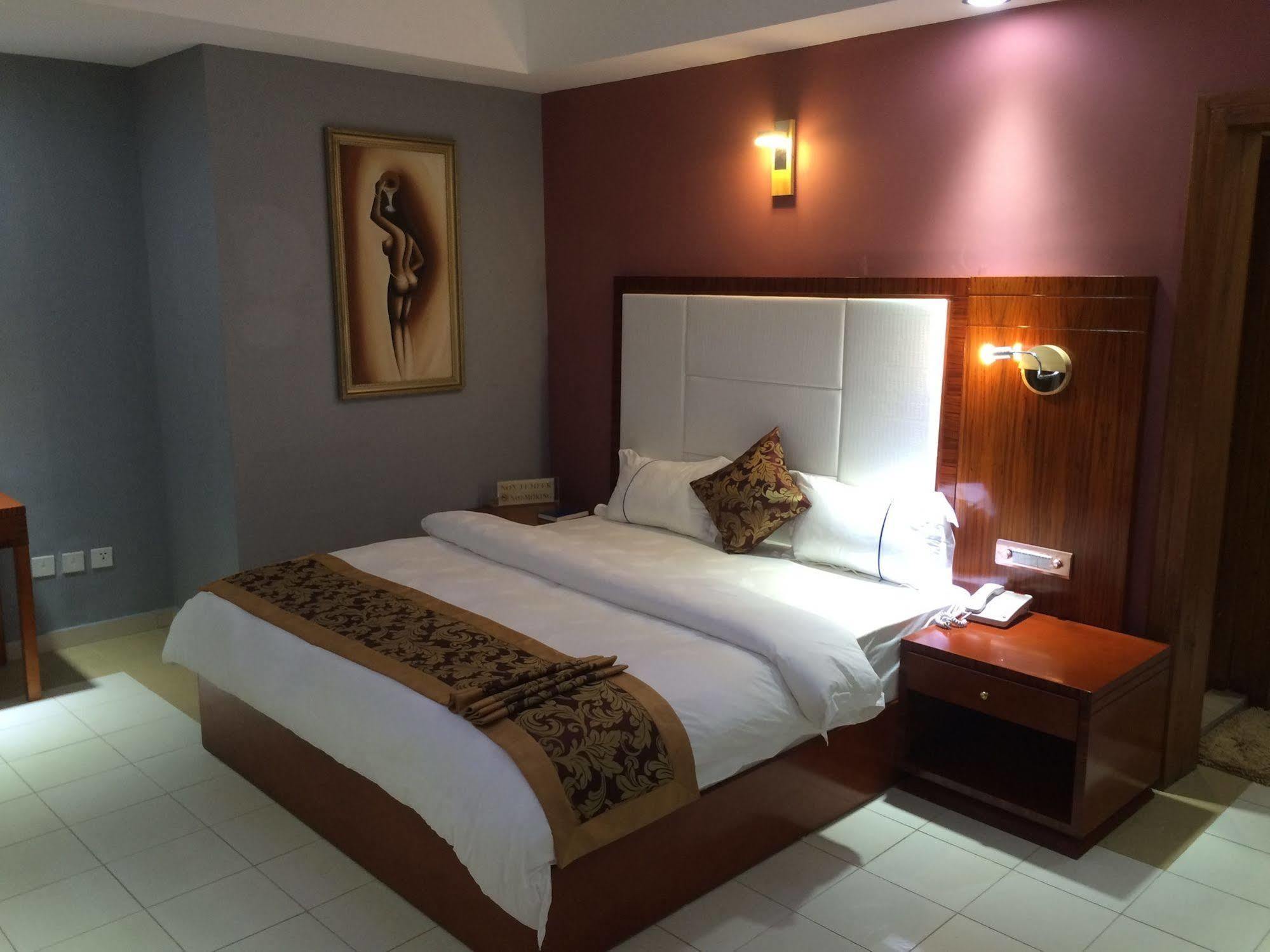 Sun Beach Hotel Котону Экстерьер фото