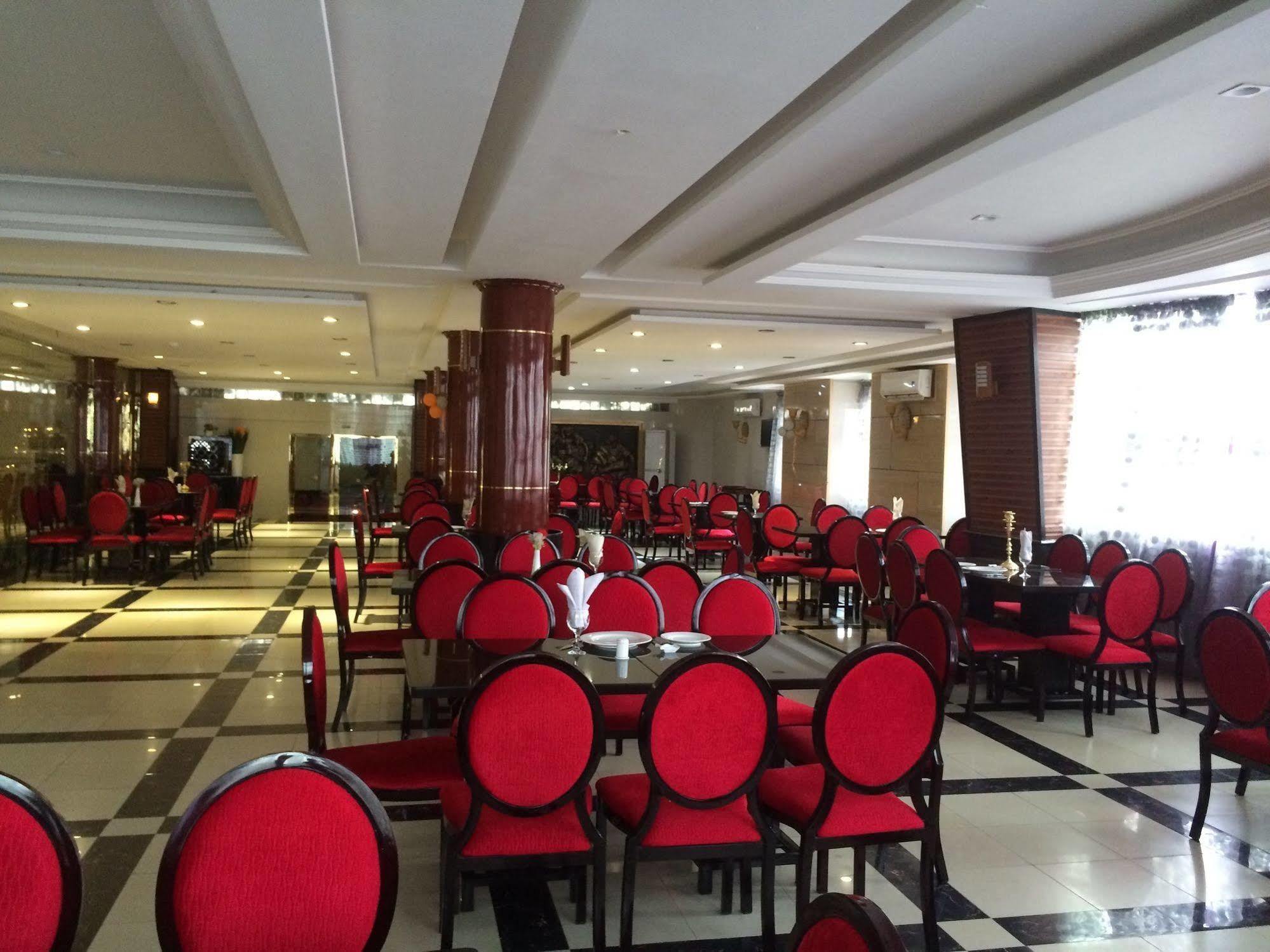 Sun Beach Hotel Котону Экстерьер фото