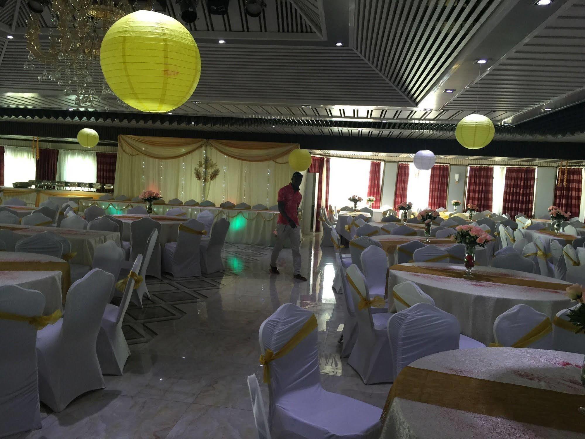 Sun Beach Hotel Котону Экстерьер фото