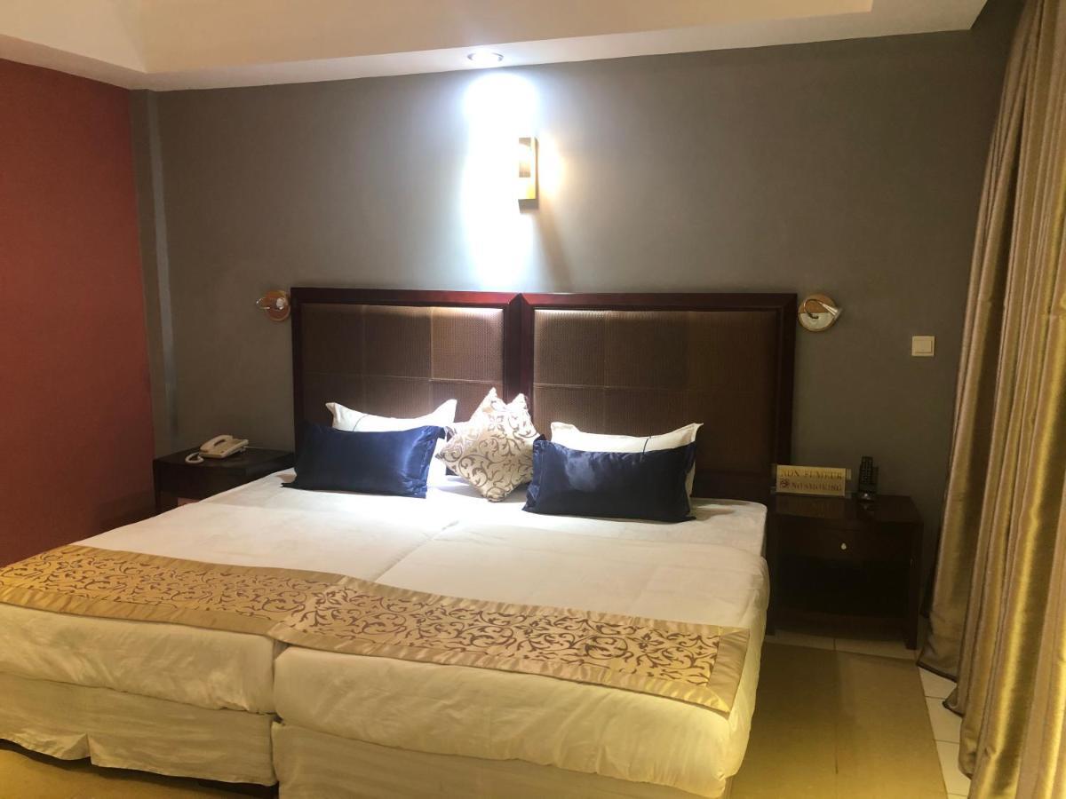 Sun Beach Hotel Котону Экстерьер фото