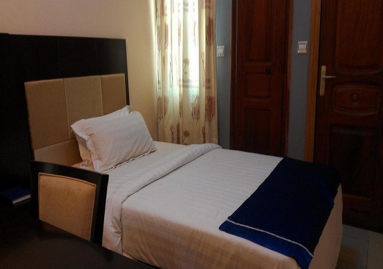 Sun Beach Hotel Котону Экстерьер фото