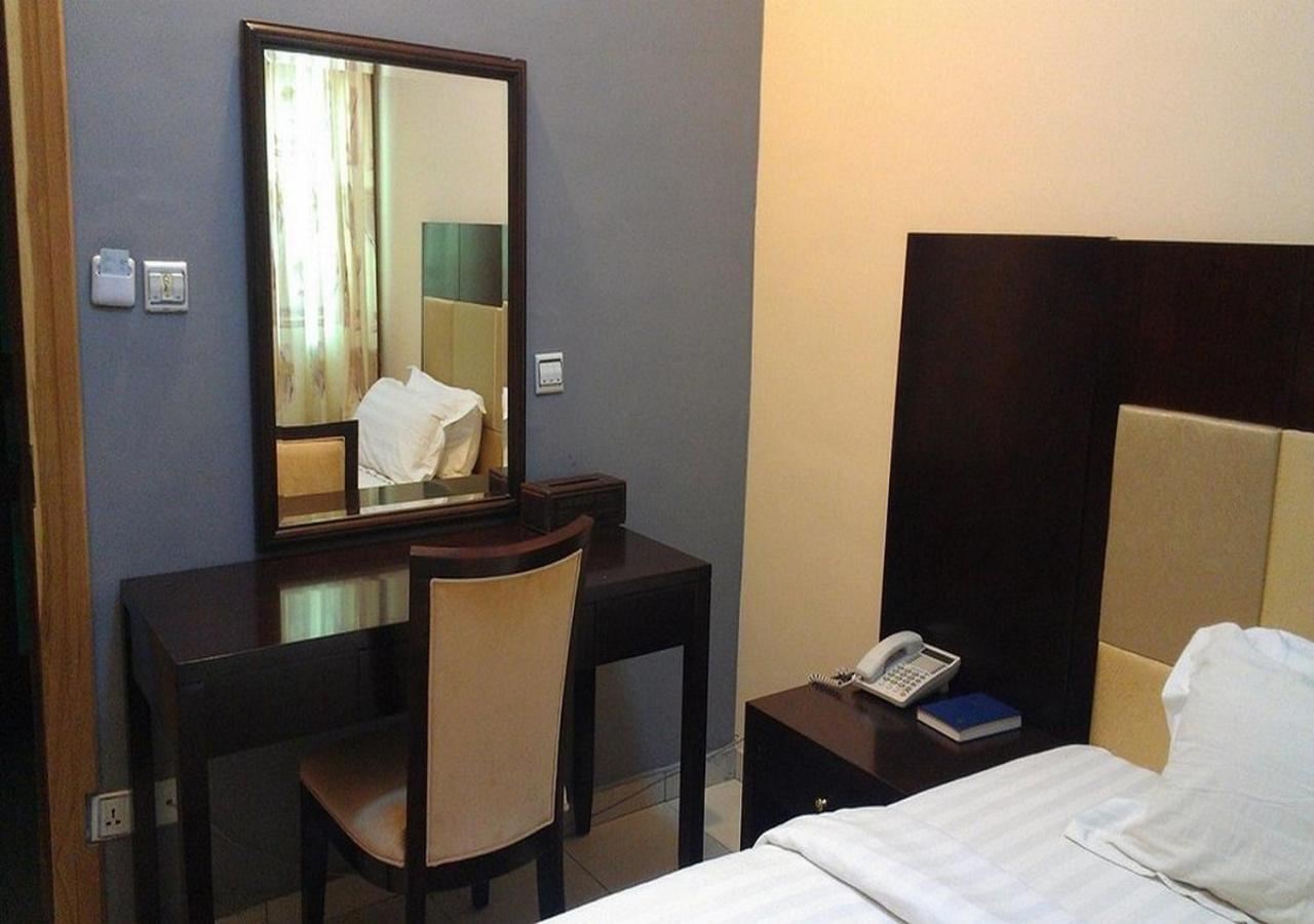 Sun Beach Hotel Котону Экстерьер фото